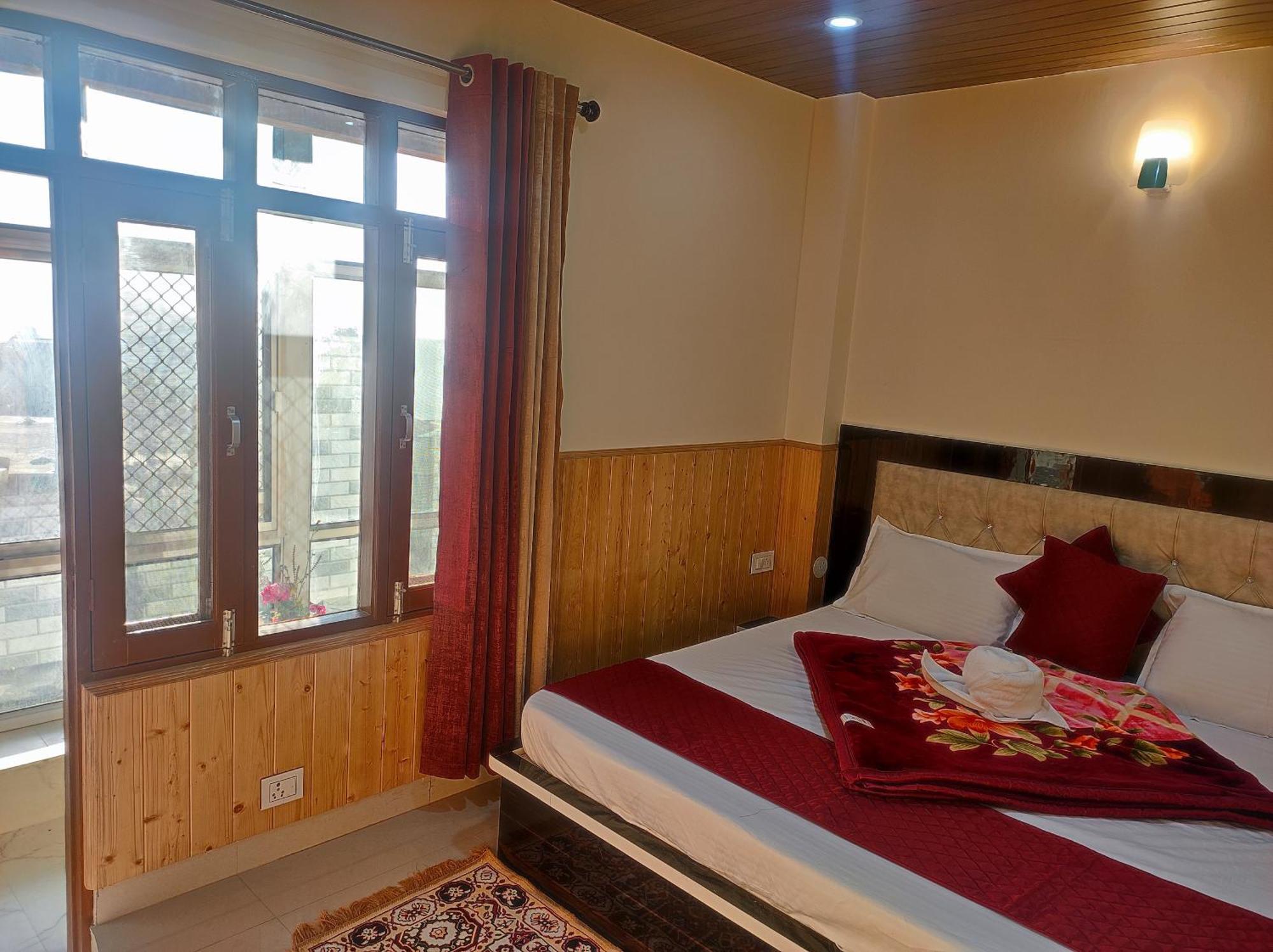 Vintage Woods Inn Shimla Exteriör bild